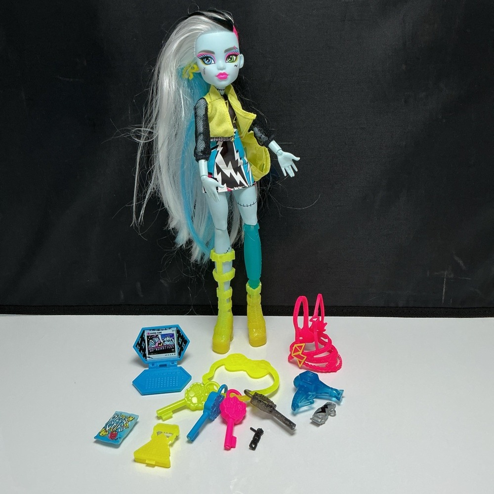 Monster High G3 Frankie Stein Doll Skulltimate Secrets Neon Frights Read Desrip.